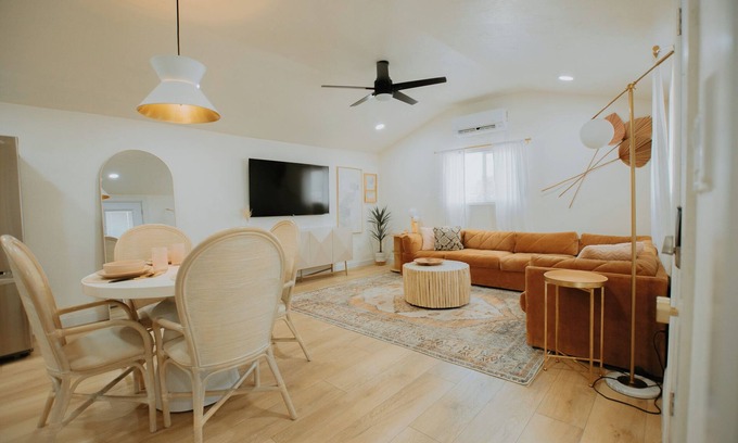 Huning Highland Historic District Casa | East Downtown Desert Chic Casita+Hot Tub+Pet Friendly+No Pet Fee!