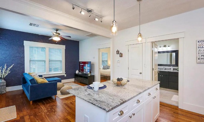South Central Houston Apartamento | East Downtown Private Restored Historic Apartment