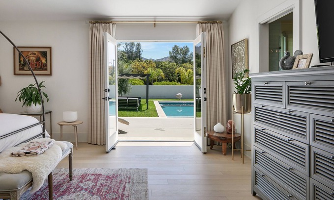 Ojai Casa | Ojai Villa & Tiny Little Farm - East End Jewel & Family Retreat (w / airstream)