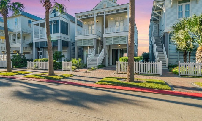 Galveston Casa | East end, Pet friendly home, Nearby to Beach