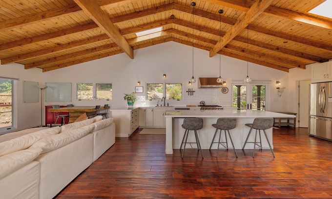 Ojai Casa | East End Sanctuary: 3 BR, 30+ Night Stay