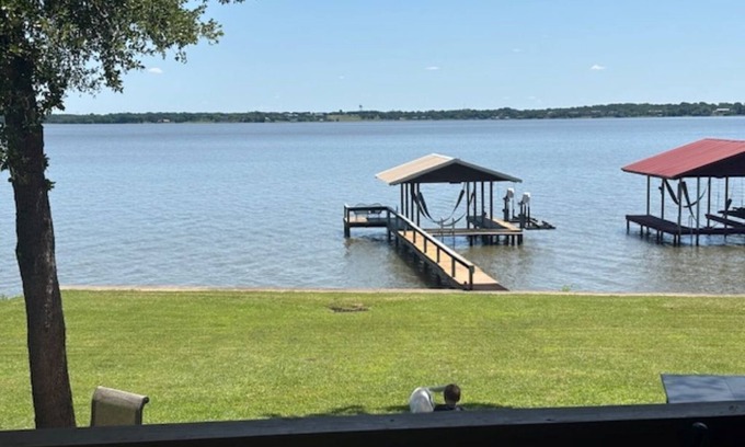 Kemp Casa | East facing - 3 bedroom, 3 bath home, with dock, large deck.AC and Wifi .