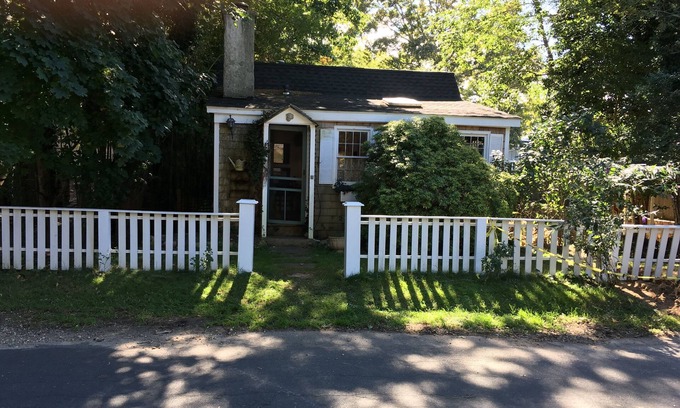 Springs Cabaña | East Hampton/Springs Cottage- minutes walk to sea