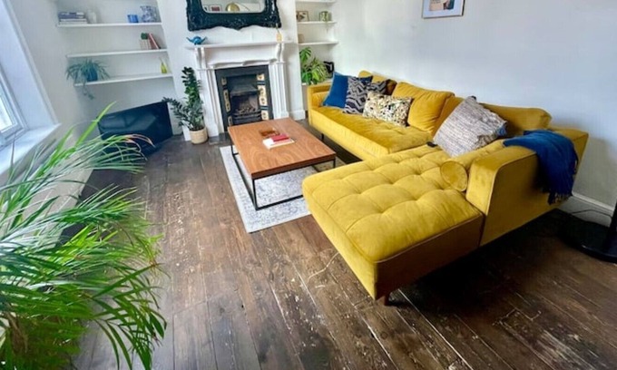 Dalston Apartamento | East London Vintage Creative Victorian Maisonette Hackney