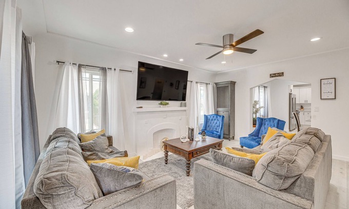 East Los Angeles Apartamento | East Los Angeles Retreat ~ 2 Mi to Citadel Outlets