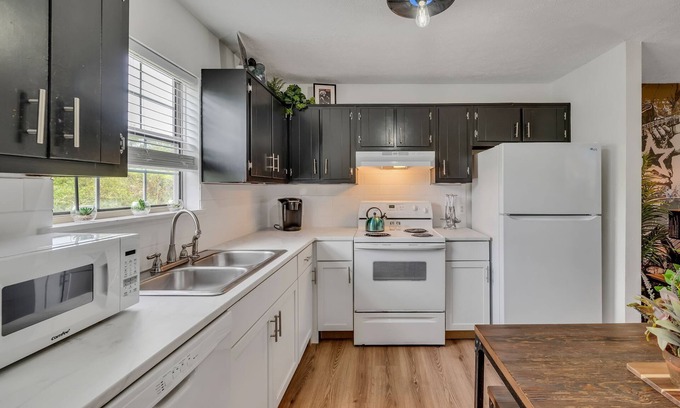Barclay Drive Villa | East Nash, 12 mins to Broadway, Sleeps 6