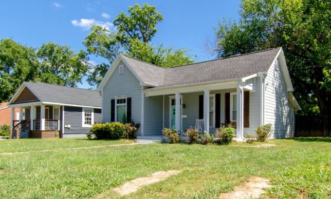Greenwood Casa | East Nash Enclave – Movie Room – Private Yard