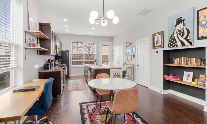 Inglewood Casa | East Nash Haven: Coffee, Cocktails, Sleeps 6!