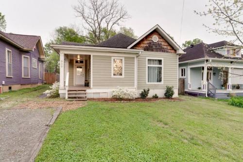 Eastwood Casa | East Nash Retreat- Sleeps 10, Yard, Walk to Bars!