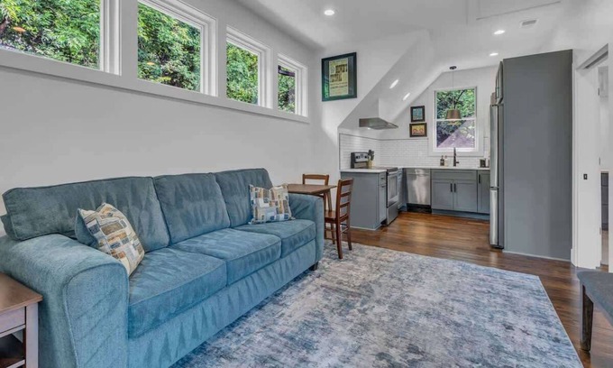 Greenwood Apartamento | East Nashville Greenwood Treehouse Close to DT!