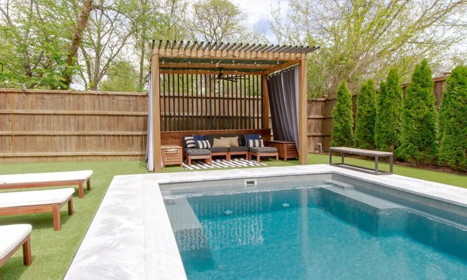 Nashville Casa | East Nashville Retreat— Large Pool — Outdoor Oasis