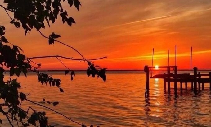 Edenton Casa | East of Edenton! Romantic sunset waterfront getaway on the Albemarle Sound!