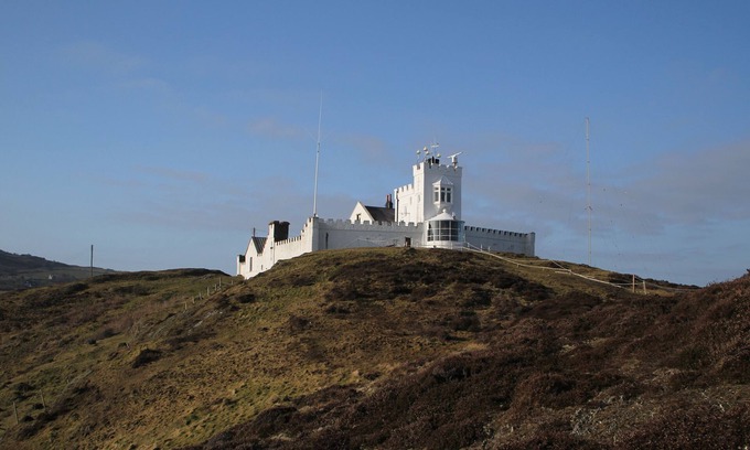 Llaneilian Casa | EAST POINT LYNAS LIGHTHOUSE KEEPER'S COTTAGE, pet friendly in Amlwch