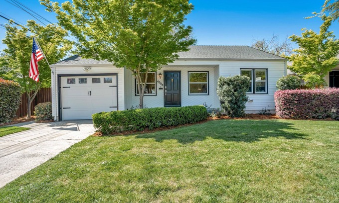 Central Sacramento Casa | East Sacramento Charmer