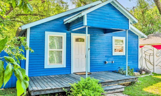 Chestnut Casa | East Side Blue Bonnet Cottage