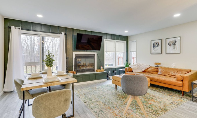 East Stroudsburg Casa | East Stroudsburg Townhouse < 1 Mi to Ski Area!