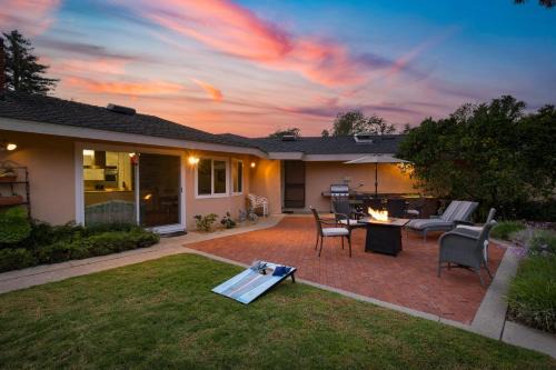 Montecito Casa | East Valley Manor by AvantStay Minutes to the Beach