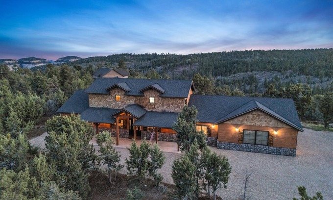 Zion National Park East Entrance Casa | East Zion Mesa Retreat| Luxury Meets Adventure