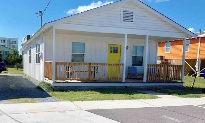 Carolina Beach Casa | Eastbound Historic Beach Cottage-A block from Beach and Boardwalk-Pet Friendly