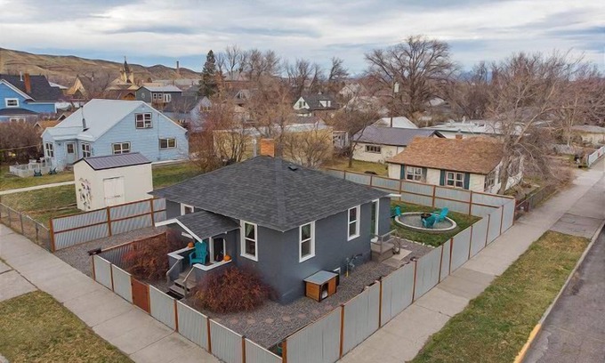 Livingston Casa | Eastside Bungalow Downtown · Charming in town pad to explore town & more
