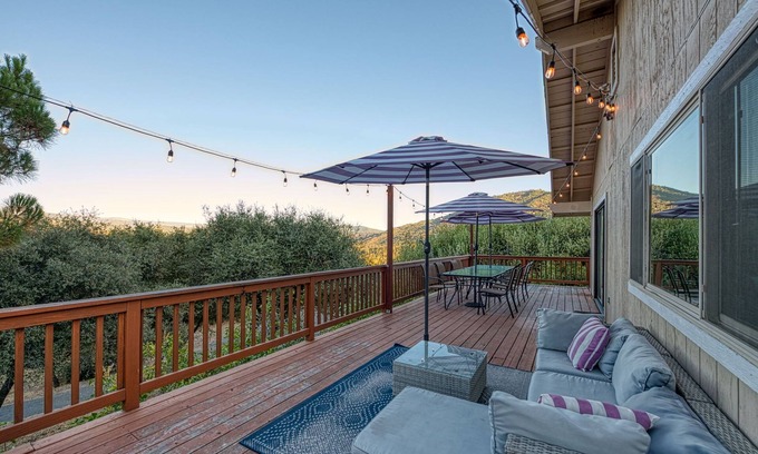 Oakhurst Casa | Eastwood Escape - 1 bedroom home with 🔥 Hot Tub 🔥