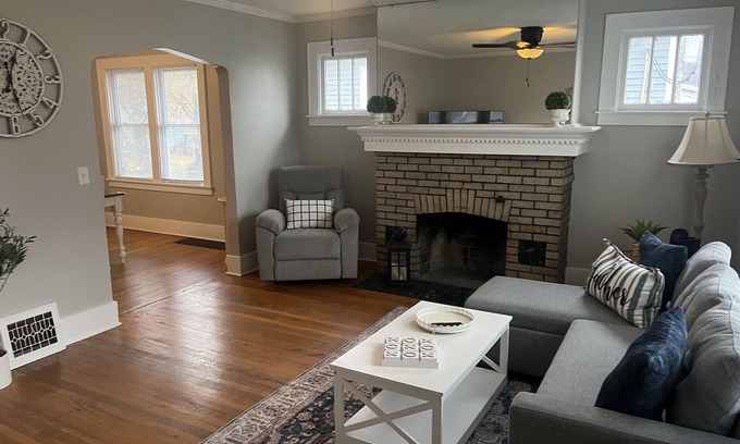 Syracuse Apartamento | Eastwood Hideaway- Peaceful upstairs unit in the heart of Syracuse