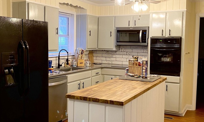 Nashville Casa | Easy access~3BR/ 3 baths FAST Access to downtown minutes from Nashville airport