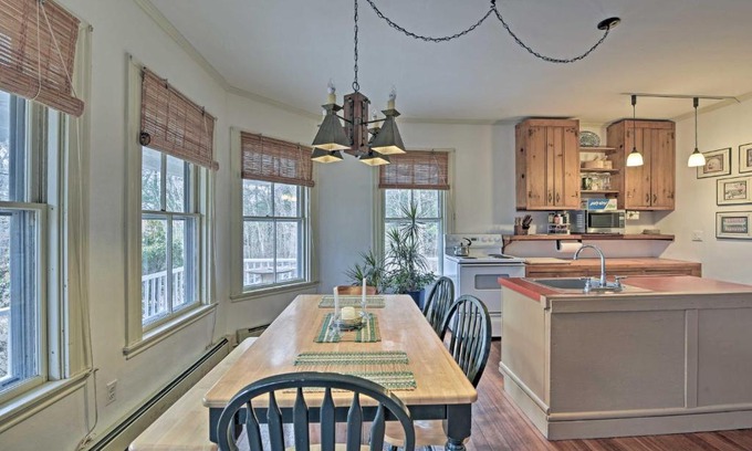 Tisbury Casa | Easy Access to Beaches Vineyard Haven House