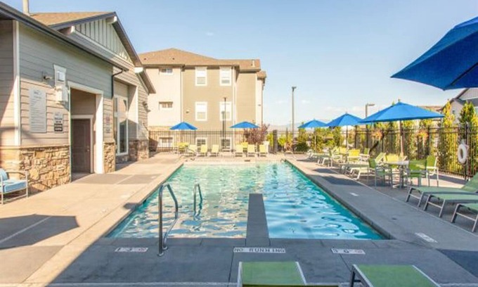 Suncrest Apartamento | Easy Access to I-15, Comfy Bed, Pool/Hot Tub, Gym