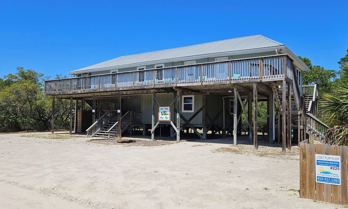 St. George Island Cabaña | Easy Beach Access - 2 FREE BIKE RENTALS INCLUDED WITH YOUR STAY!