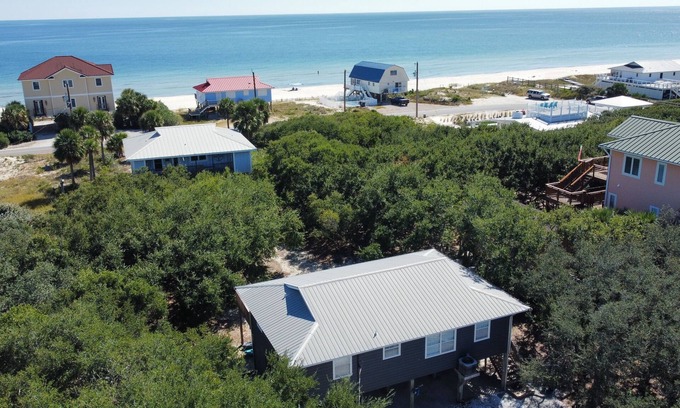 St. George Island Cabaña | Easy Beach Access - 2 FREE BIKE RENTALS INCLUDED WITH YOUR STAY!