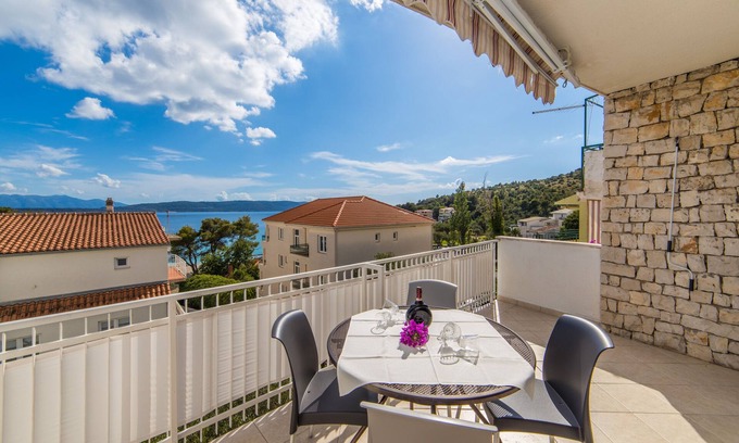Blato Apartamento | Anfitriones fáciles, cerca de la playa. Hermosas vistas para ver y comida para comer, w