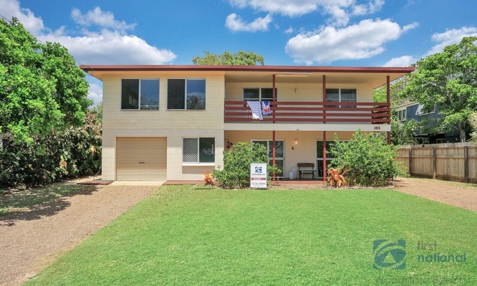Woodgate Casa | Easy Living Beach Front Holiday Home!