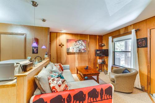 Angel Fire Apartamento | Easy Resort Access Angel Fire Adventure Condo!