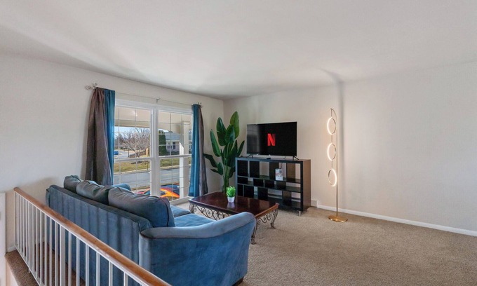 Frederick Casa | Easy Self Check-in 4BR Escape Prime Walkable Location Dining & Shops Nearby