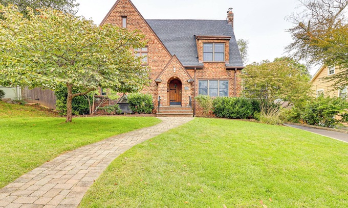West Orange Casa | Easy Train Access to NYC! Elegant Family Retreat
