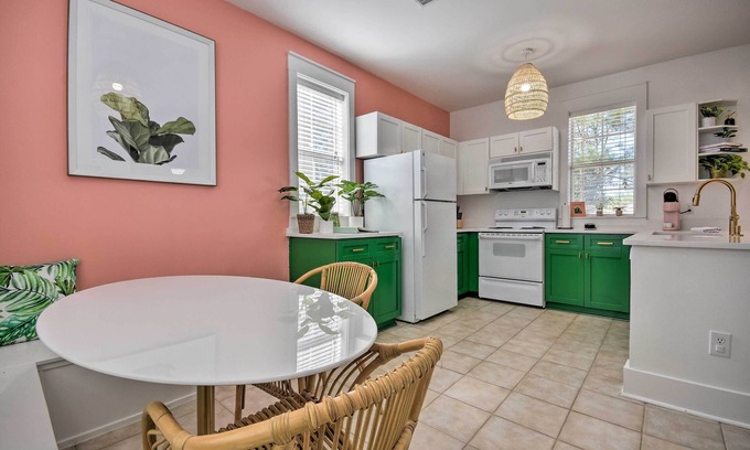 Seagrove Beach Casa | Easy Walk to Seagrove Beach: 'Beverly Bungalow'