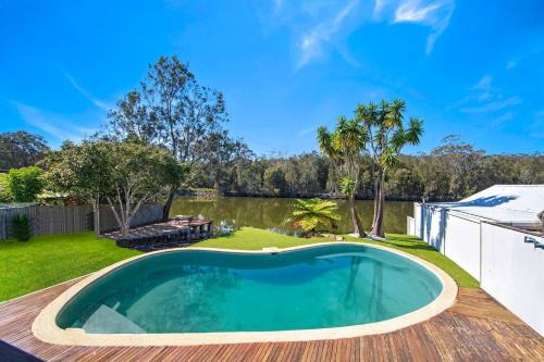 Wyong Casa | Easygoing Poolside Relaxation on Wyong River