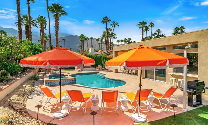 Sonora Sunrise Casa | Eat Play Love – Designer Palm Springs Home with Pool, Mountain Views, Games & Outdoor Dining