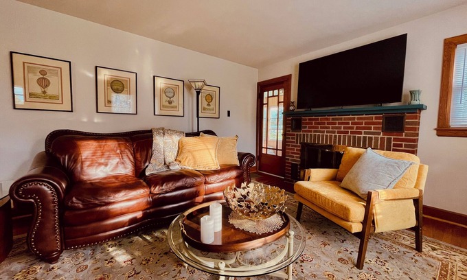 Edinburg Casa | Echoes of Edenburg