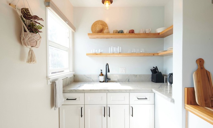 Santa Barbara Beach Apartamento | Eclectic Funk Zone Adjacent Apartment!