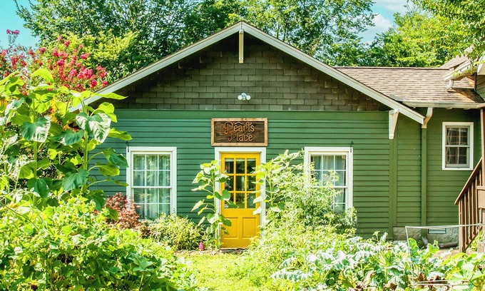 Glencliff Cabaña | Eclectic Nashville Cottage ~ 5 Mi to Downtown!