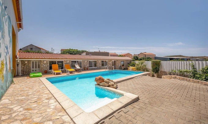 Arruda dos Vinhos Apartamento | Oasis ecléctico con encanto junto a la piscina en Arranhó