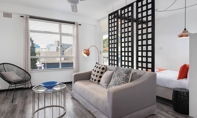 Green Point Apartamento | Eclectic Studio | Walk to Green Point's Best Cafes
