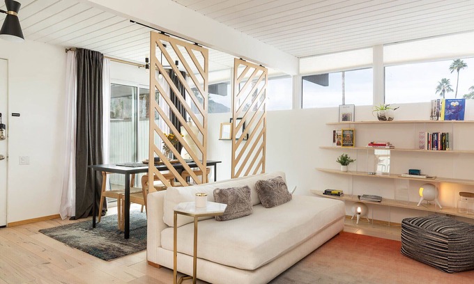 Twin Palms Condominio | Condominio actualizado ecléctico en complejo de mediados de siglo