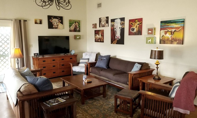 Kingsland Casa | Eclipse Ready! Beautiful Covered Patio - King and Queen Beds - Huge Greatroom