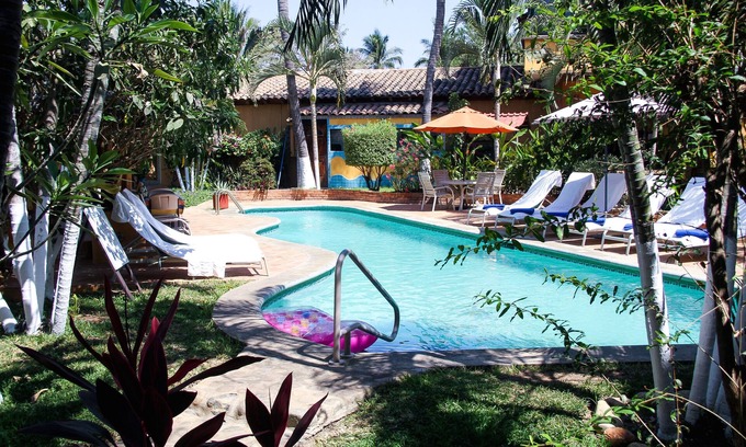 Brisas de Zicatela Apartamento | 1 minuto a la playa, apartamento de 1 dormitorio, jardines y piscina cerrados, yoga