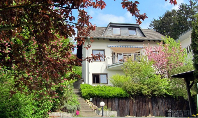 Oberdollendorf Apartamento | Tranquilo y elegante apartamento de negocios. DHL ° ° ° Telekom CMI ONU
