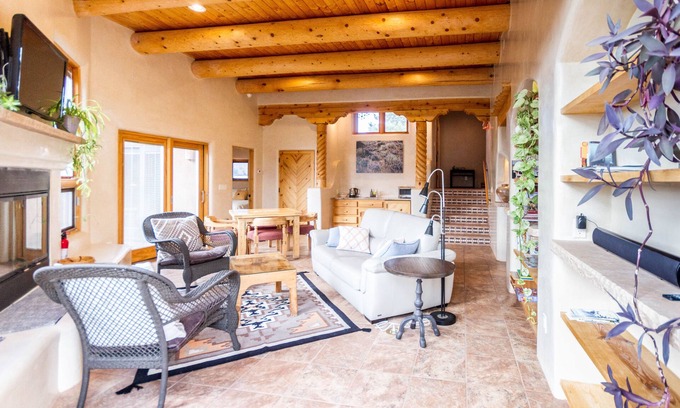 North Hills Casa | Casa ecológica con increíbles vistas a la montaña cerca de la ciudad