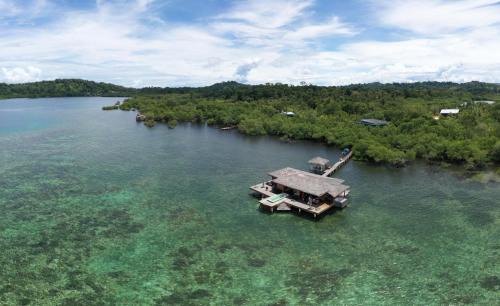 Tierra Oscura Villa | Eco-Lodge Bocas Coral Reef - Over water villa & birds house